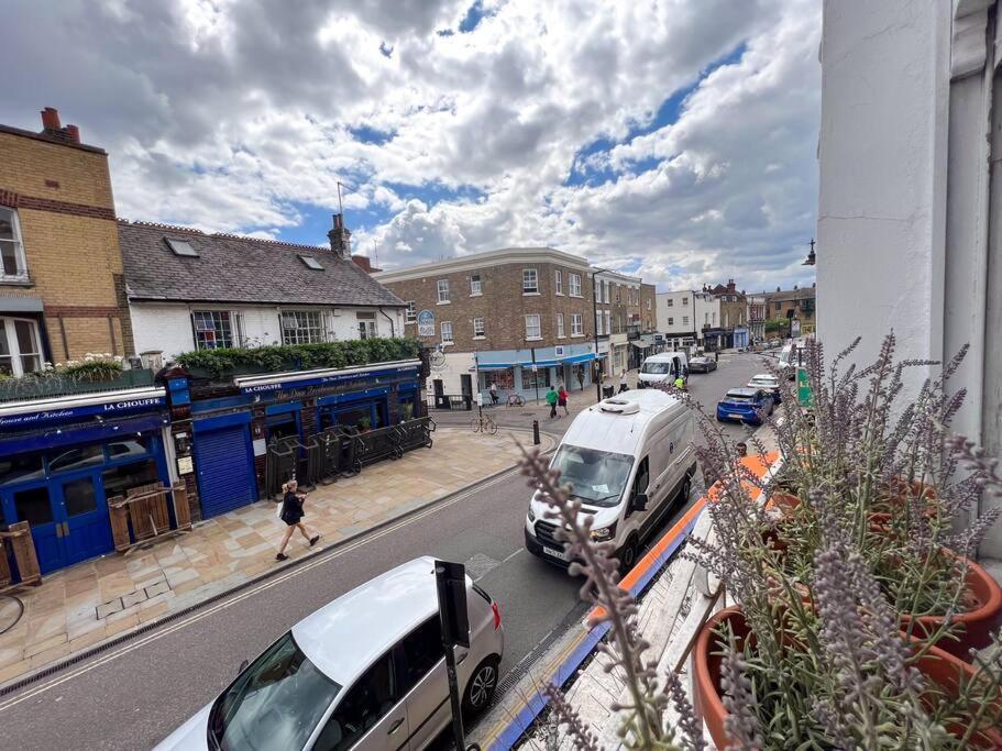 Bijou Flat On Broadway Market Лондон Экстерьер фото