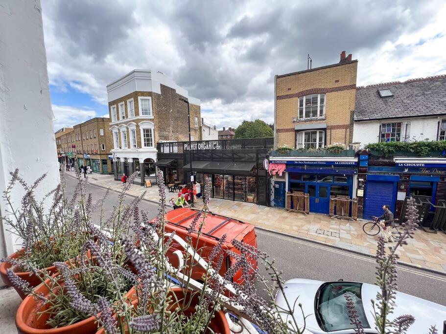 Bijou Flat On Broadway Market Лондон Экстерьер фото