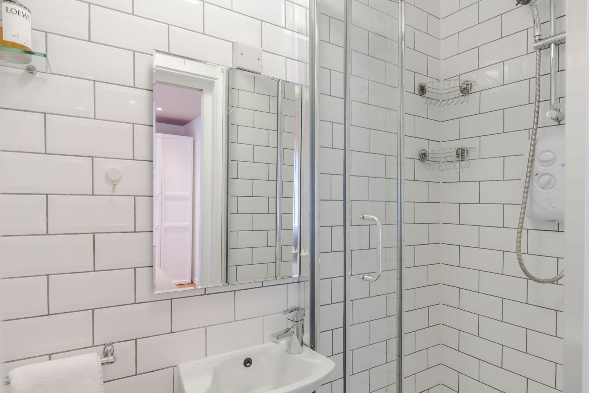 Bijou Flat On Broadway Market Лондон Экстерьер фото