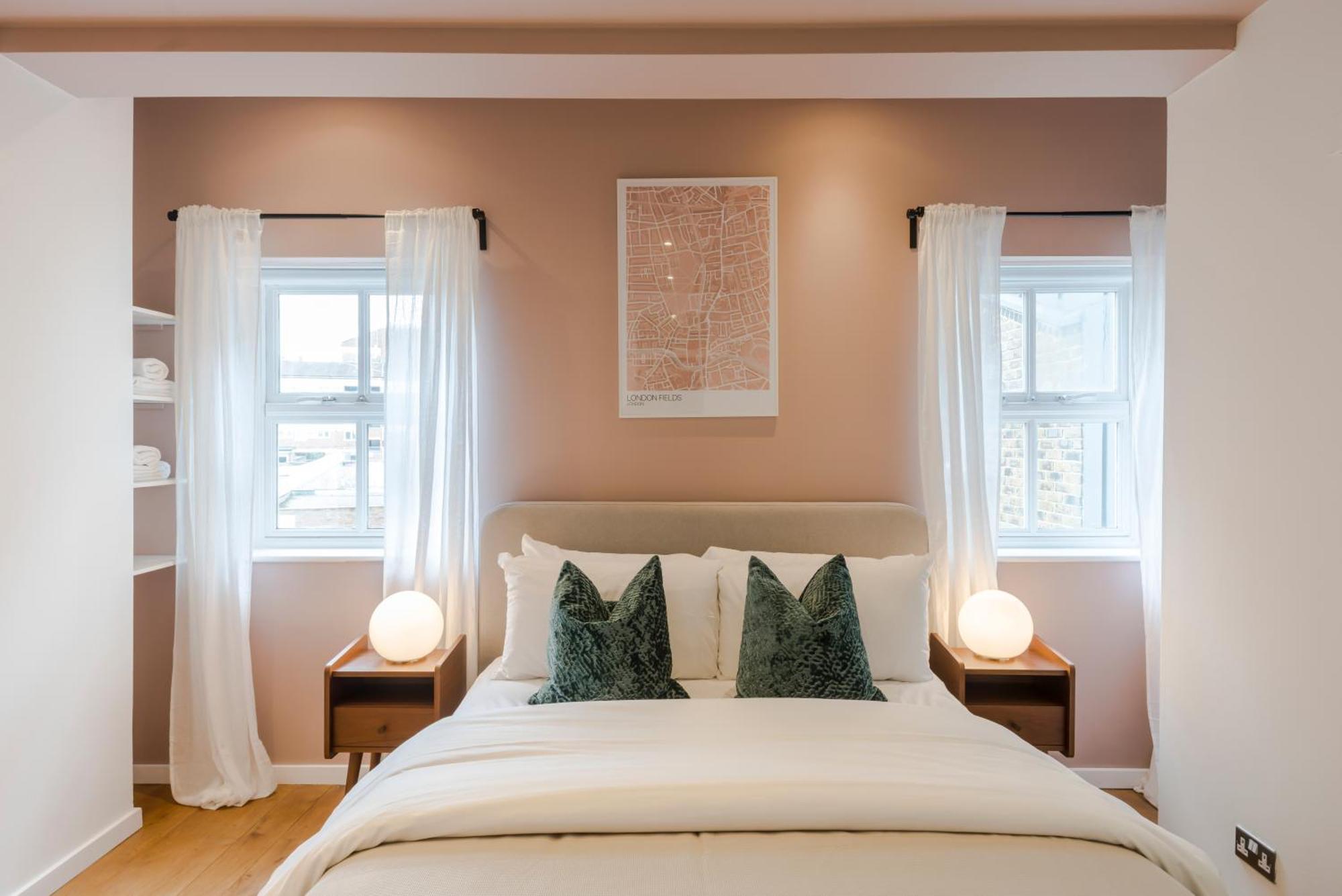 Bijou Flat On Broadway Market Лондон Экстерьер фото