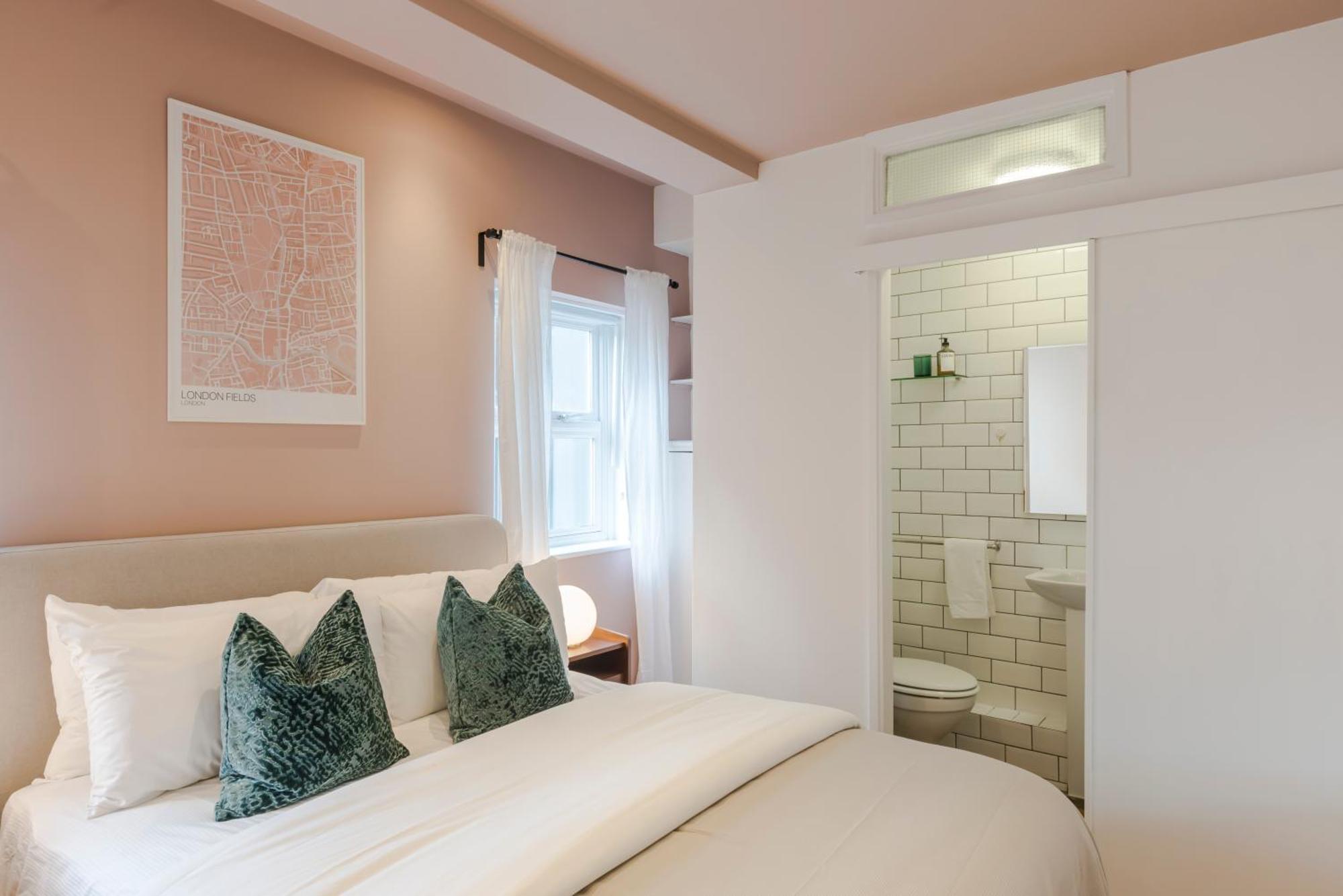 Bijou Flat On Broadway Market Лондон Экстерьер фото